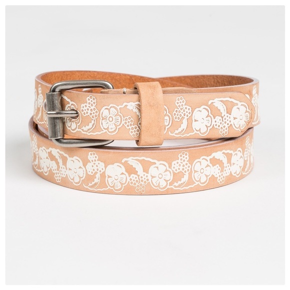 Embossed Flower & Leaf Low Waist Leather Belt - Picture 3 of 10